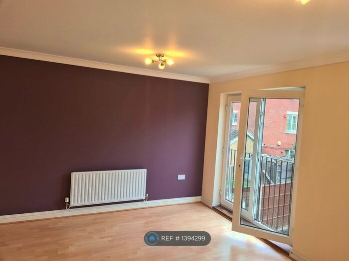 5 Bedroom Semi-Detached House To Rent In Tallow Close, Dagenham, RM9