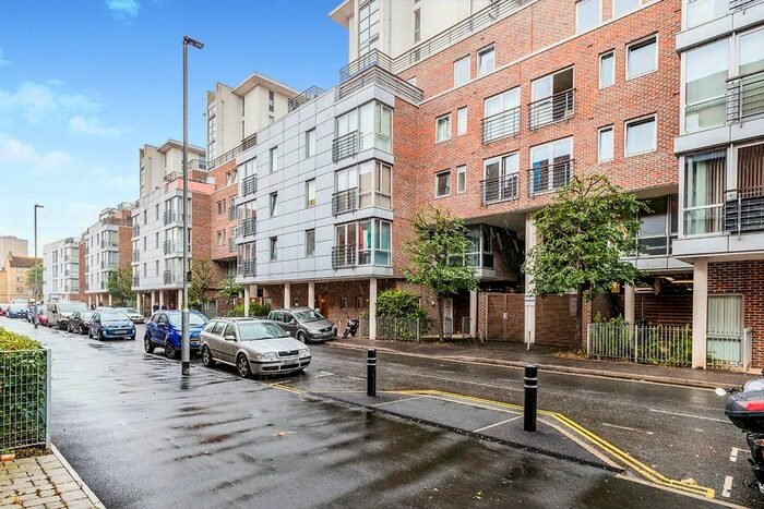 1 Bedroom Flat To Rent In Cross Street, Portsmouth, PO1