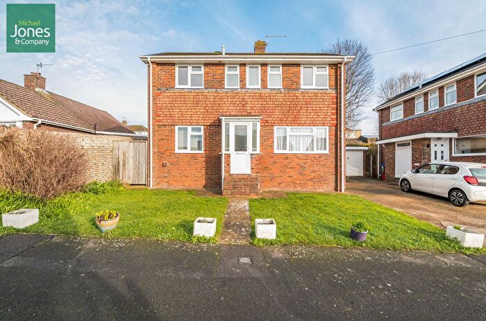 3 Bedroom Detached House To Rent In Greenoaks, North Lancing, West Sussex, BN15