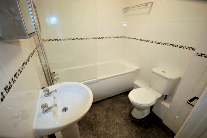 6 Bedroom Apartment To Rent In Old Warwick Road, Leamington Spa, CV31