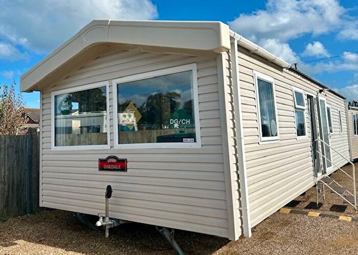 2 Bedroom Mobile/park Home For Sale In Park Road, Littlestone, New Romney, TN28