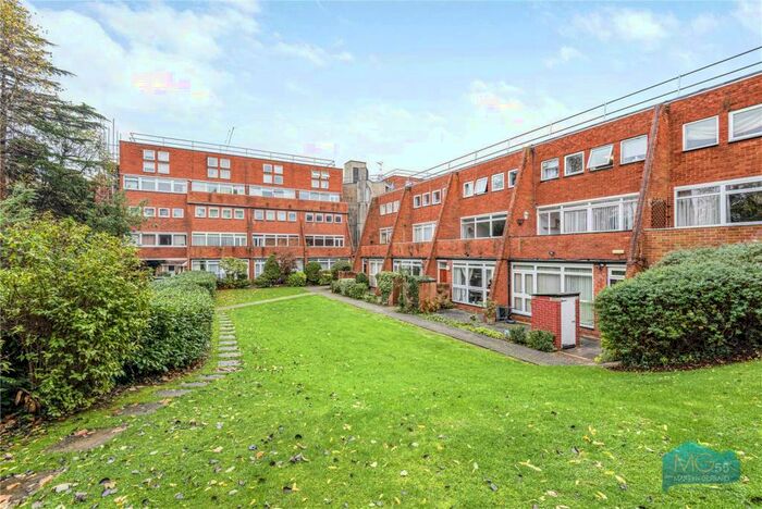 2 Bedroom Maisonette To Rent In Woodside Park Road, North Finchley, London, N12