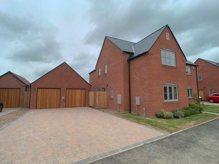 4 Bedroom Detached House For Sale In Oval Way, LE14