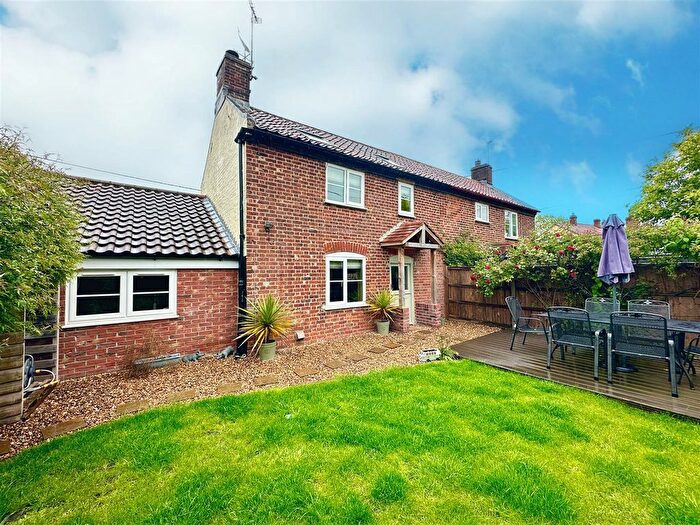3 Bedroom Semi-Detached House For Sale In The Loke, Ingham, Norwich, NR12