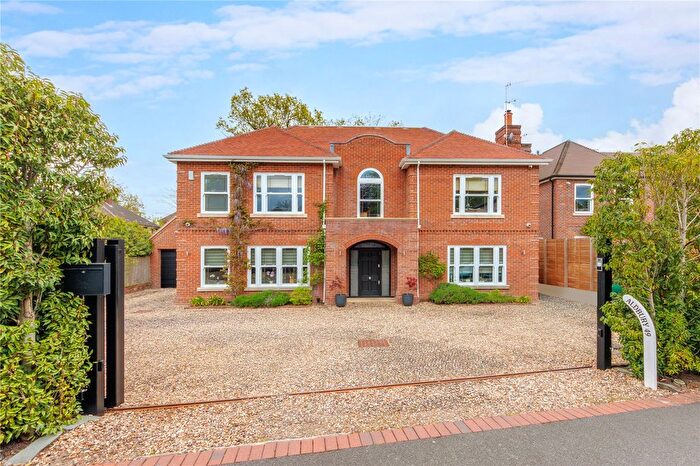 5 Bedroom Detached House For Sale In Aldenham Avenue, Radlett, Hertfordshire, WD7