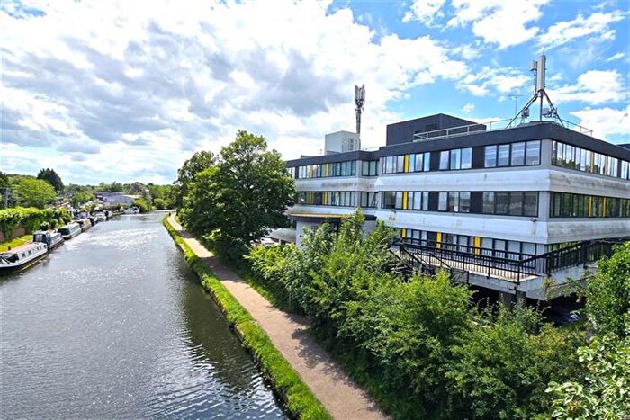 2 Bedroom Flat To Rent In Park Road, Timperley, Altrincham, WA14