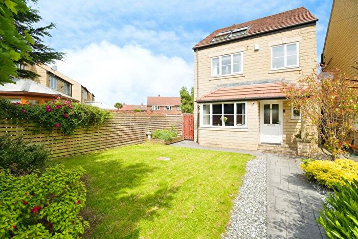 4 Bedroom Detached House For Sale In Sycamore Court, Royston, Barnsley, S71