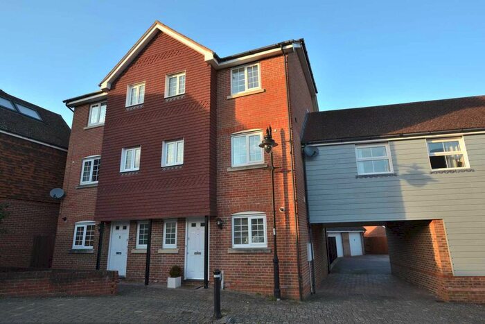 4 Bedroom Town House To Rent In Chertsey Street, Fleet, GU51