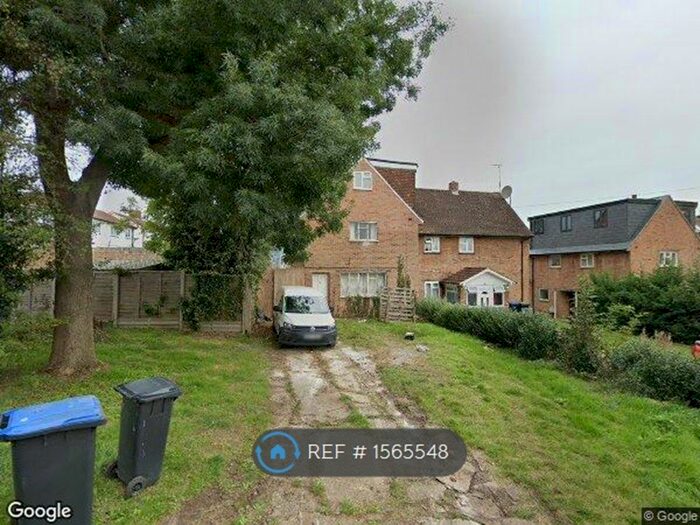 3 Bedroom Semi-Detached House To Rent In Chiltern Dene, Enfield, EN2