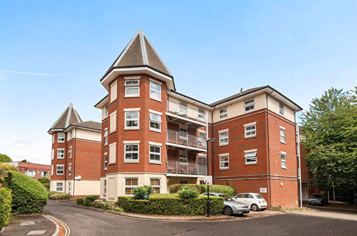 2 Bedroom Flat For Sale In Rollesbrook Gardens, Southampton, Hampshire, SO15