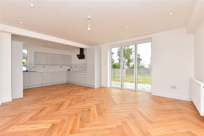 3 Bedroom Chalet For Sale In Cliff Gardens, Minster-On-Sea, Kent, ME12