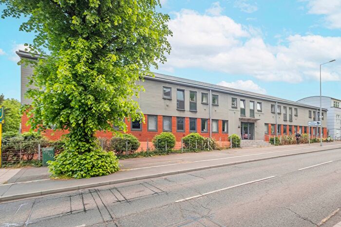2 Bedroom Flat For Sale In Kingston Hill, Kingston Upon Thames, KT2