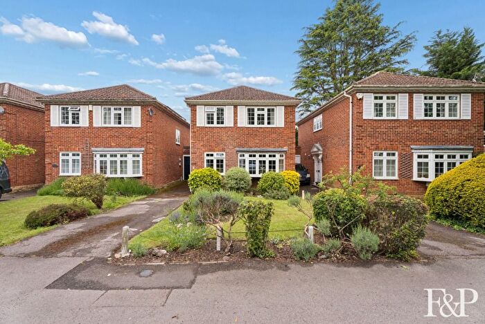 4 Bedroom Link Detached House For Sale In Courthouse Road, Maidenhead, SL6