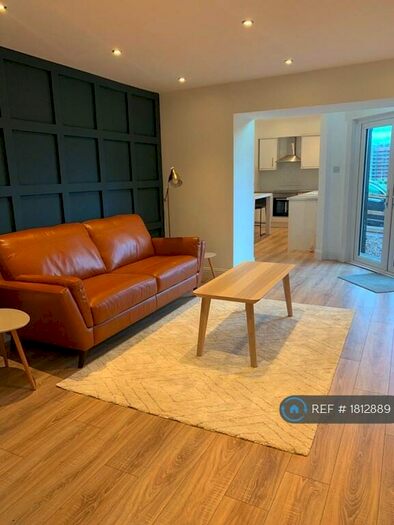 2 Bedroom Maisonette To Rent In Roseangle, Dundee, DD1