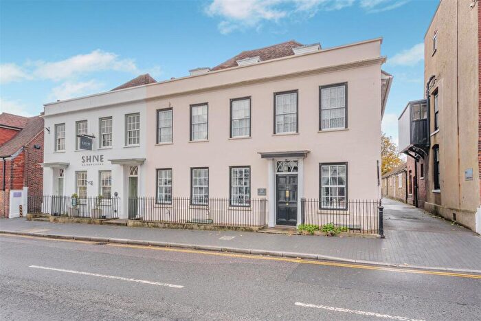 2 Bedroom House For Sale In High Street, West Malling, ME19