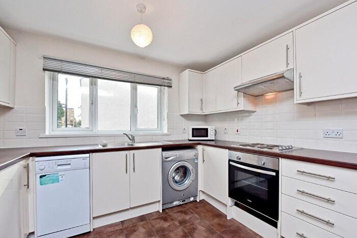 3 Bedroom Apartment To Rent In Ambassador Square, London, E14