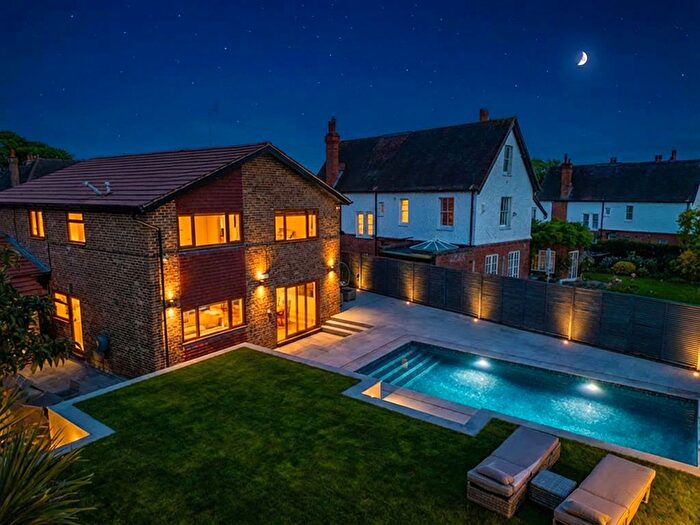 4 Bedroom Detached House For Sale In Scotts Avenue, Bromley, BR2