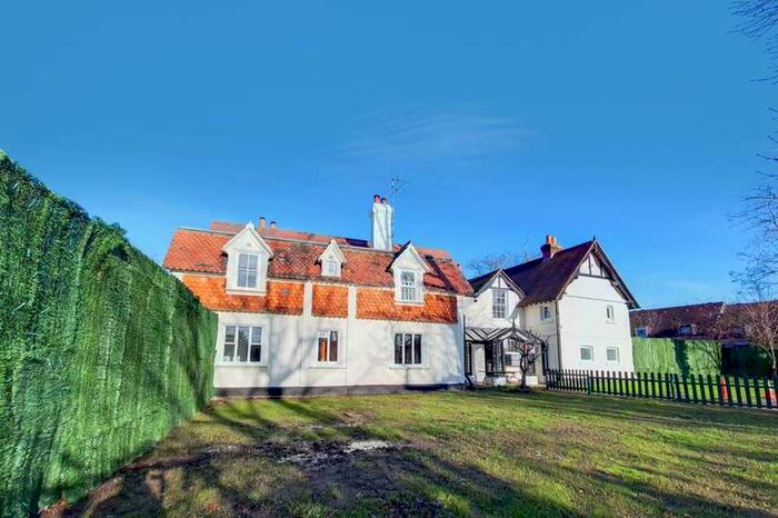 2 Bedroom Flat To Rent In Fawns Manor Close, Bedfont, TW14