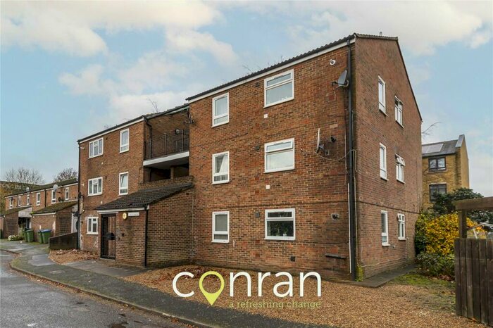 2 Bedroom Apartment To Rent In Gunner Lane, London, SE18