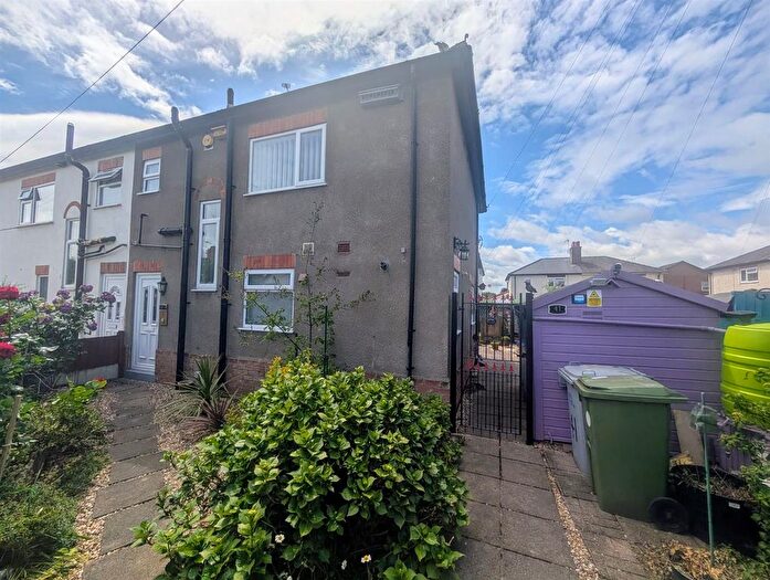 3 Bedroom Semi-Detached House For Sale In Gainsborough Drive, Newark On Trent, NG24