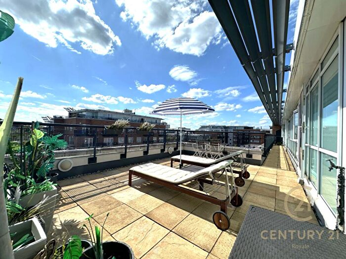 3 Bedroom Flat To Rent In Seven Kings Way, Kingston, KT2