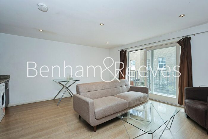 2 Bedroom Flat To Rent In Myrdle Street, Aldgate East, E1