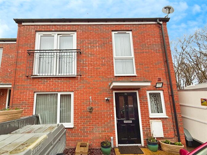 4 Bedroom Town House For Sale In Centurion Crescent, Newcastle, ST5