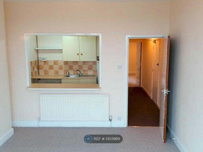 2 Bedroom Flat To Rent In Embankment Road, Pwllheli, LL53