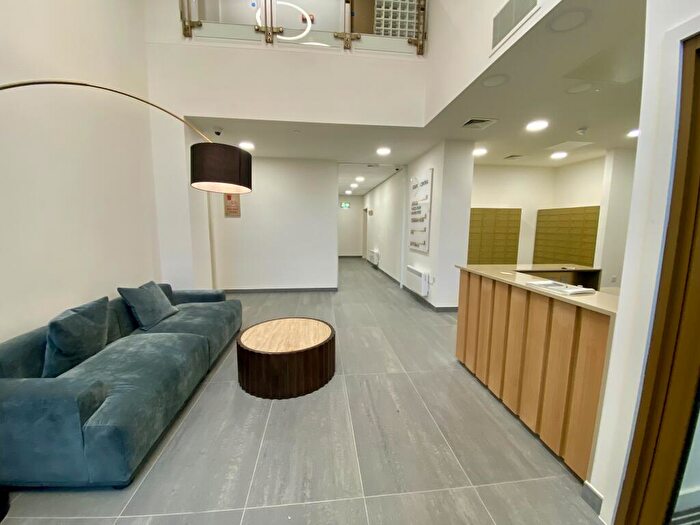 1 Bedroom Apartment To Rent In South Central, Essex Street, B5