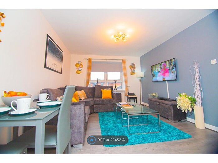 2 Bedroom Flat To Rent In Laighpark View, Paisley, PA3