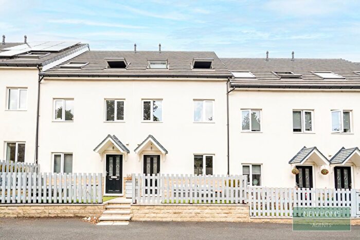 3 Bedroom Terraced House For Sale In Hillcrest Court, Dewsbury, WF12