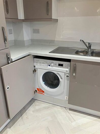 2 Bedroom Flat For Sale In Cobnut Close, Hatfield, Herts, AL10