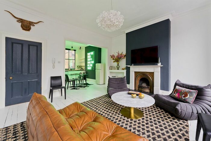 2 Bedroom Flat To Rent In Portobello Road, London, W10