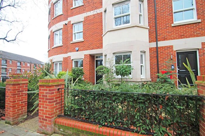 2 Bedroom Apartment To Rent In Warwick Avenue, MK40