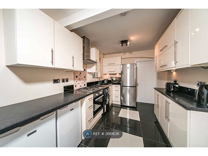 4 Bedroom Terraced House To Rent In Pitcroft Avenue, Reading, RG6