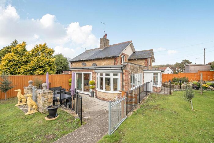 3 Bedroom Semi Detached House For Sale In Wyke Oliver Road, Weymouth, DT3