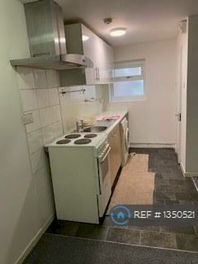 2 Bedroom Flat To Rent In Ashworth Street, Denton, Manchester, M34