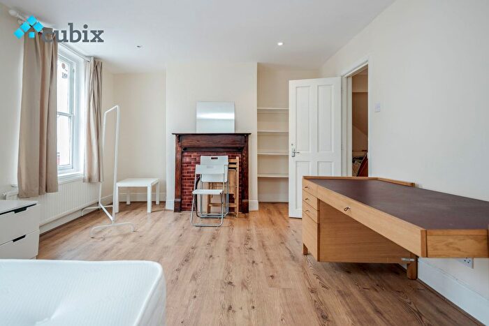 3 Bedroom Flat To Rent In Deptford High Street, London, SE8