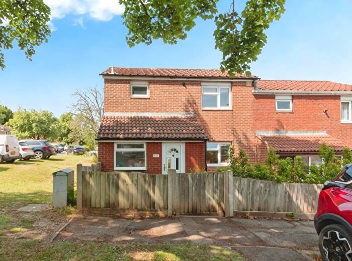 3 Bedroom End Of Terrace House For Sale In Sibelius Close, Basingstoke, Hampshire, RG22