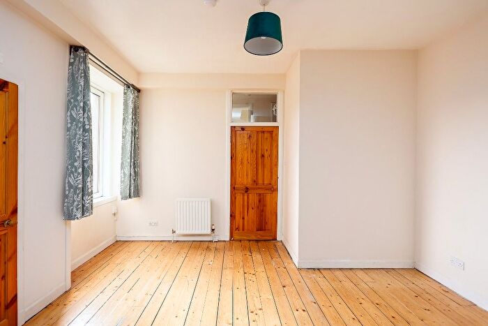1 Bedroom Flat To Rent In Smithfield Street, Gorgie, Edinburgh, EH11