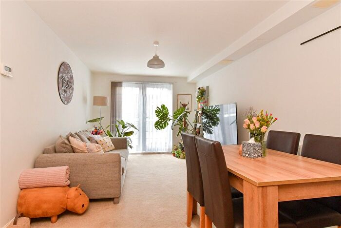 2 Bedroom Flat For Sale In Esparto Way, Dartford, Kent, DA4