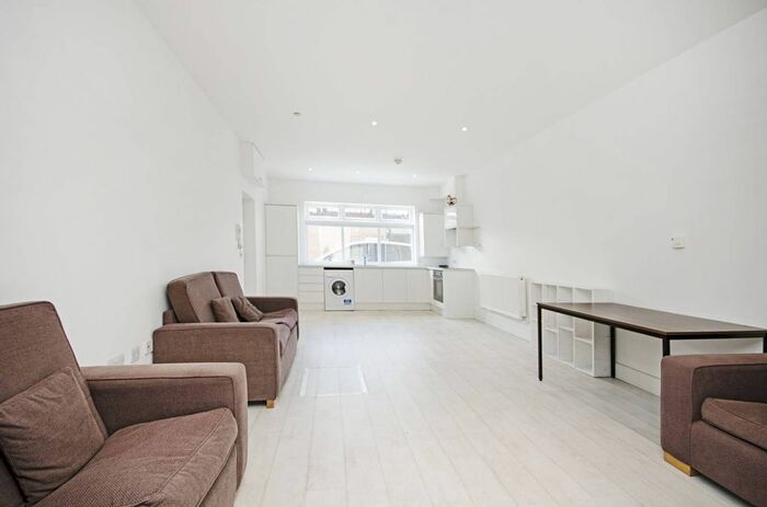 Studio To Rent In Temple Fortune, Temple Fortune, London, NW11