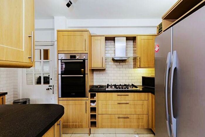 3 Bedroom Flat To Rent In Latymer Court, Hammersmith Road, Hammersmith, W6