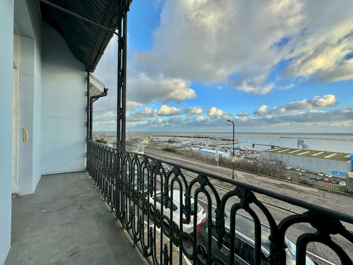 2 Bedroom Flat To Rent In Paragon, Ramsgate, CT11