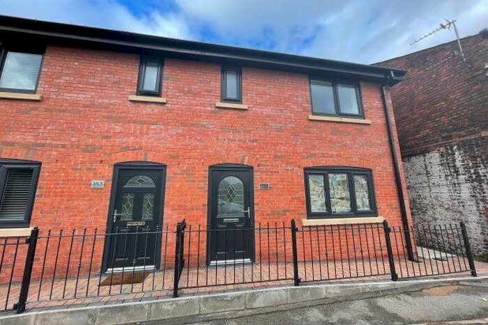 3 Bedroom Semi-Detached House To Rent In Warrington Road, Wigan, WN3