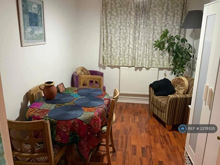 1 Bedroom Flat To Rent In Chater House, London, E2