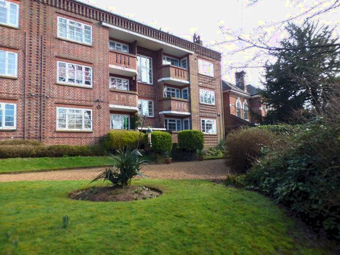 2 Bedroom Flat To Rent In The Mount, Luton, LU3