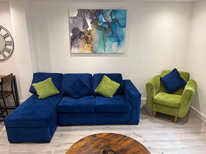 1 Bedroom Flat To Rent In High Street, Camberley, GU15