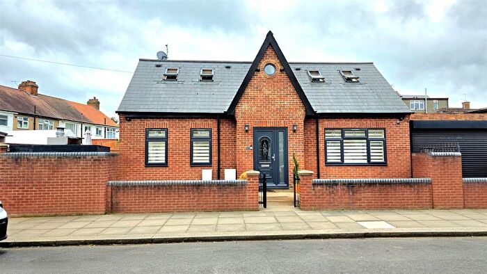 3 Bedroom Detached House For Sale In Bridlington Road, Edmonton, N9