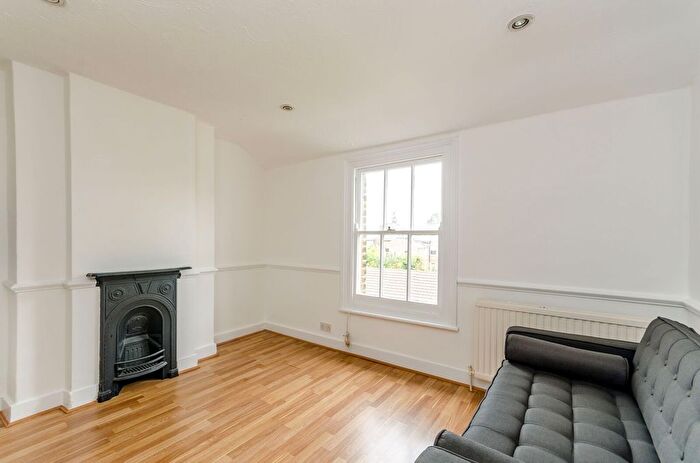 1 Bedroom Flat To Rent In Gladstone Road, Wimbledon, London, SW19